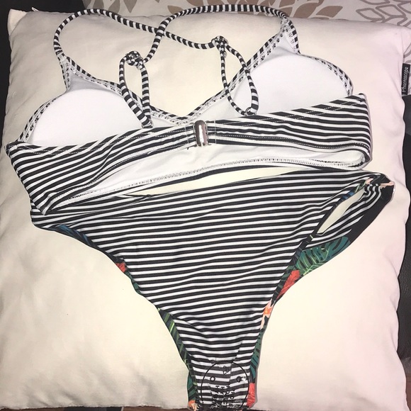 1 Left! Wila reversible Hawaiian striped bikini - Picture 7 of 7